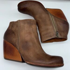 Kork Ease Womens Natalya
Wedge Distressed Brown
Leather Zip Ankle Boot